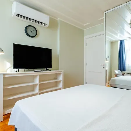 Apartment Lovely And Flat In Sisli With Backyard